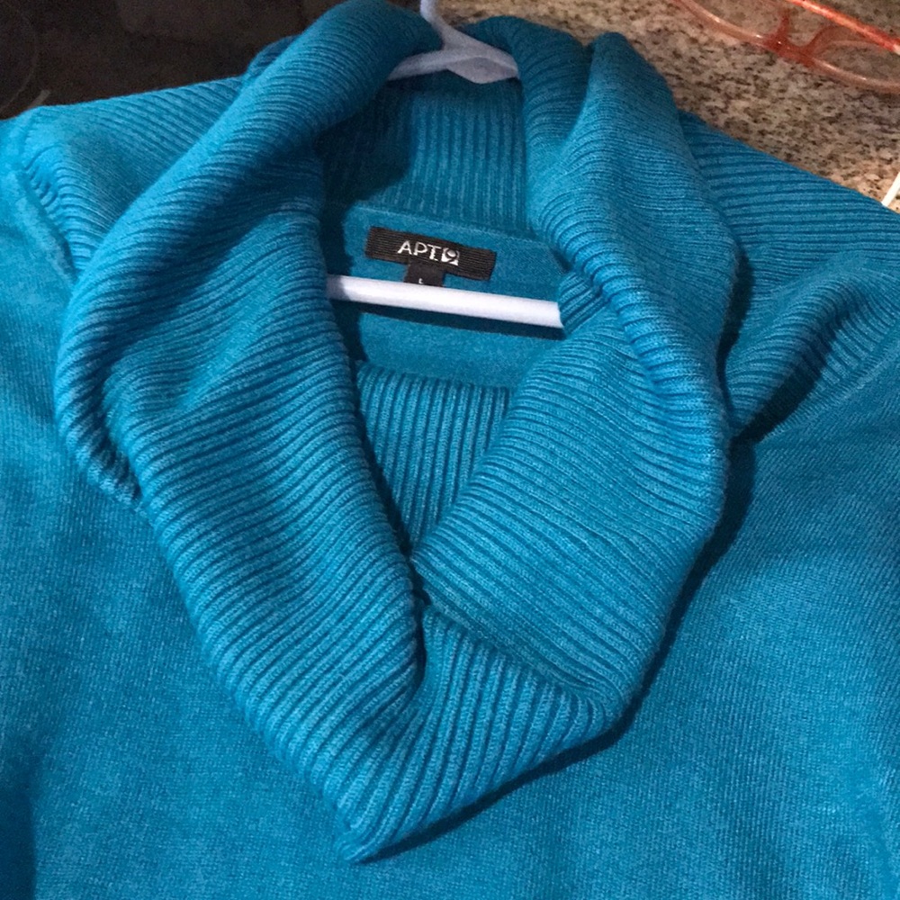 Sweater - Picture 2 of 4